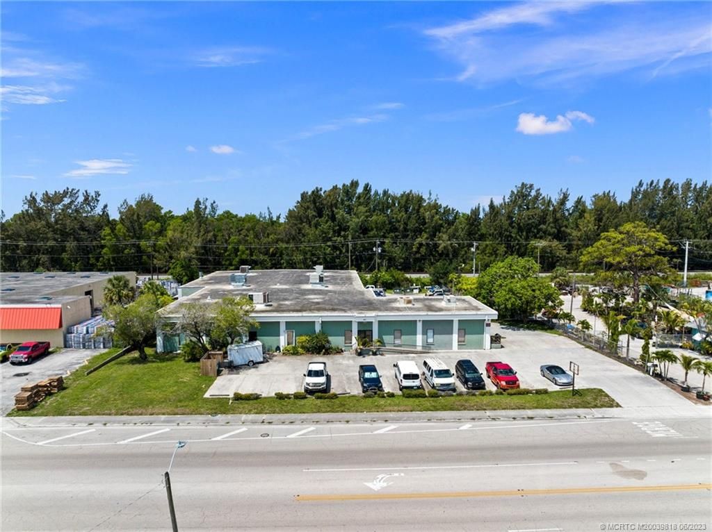 Photo of 3620 SE Dixie Highway, Stuart, FL 34997 (MLS # M20039818)