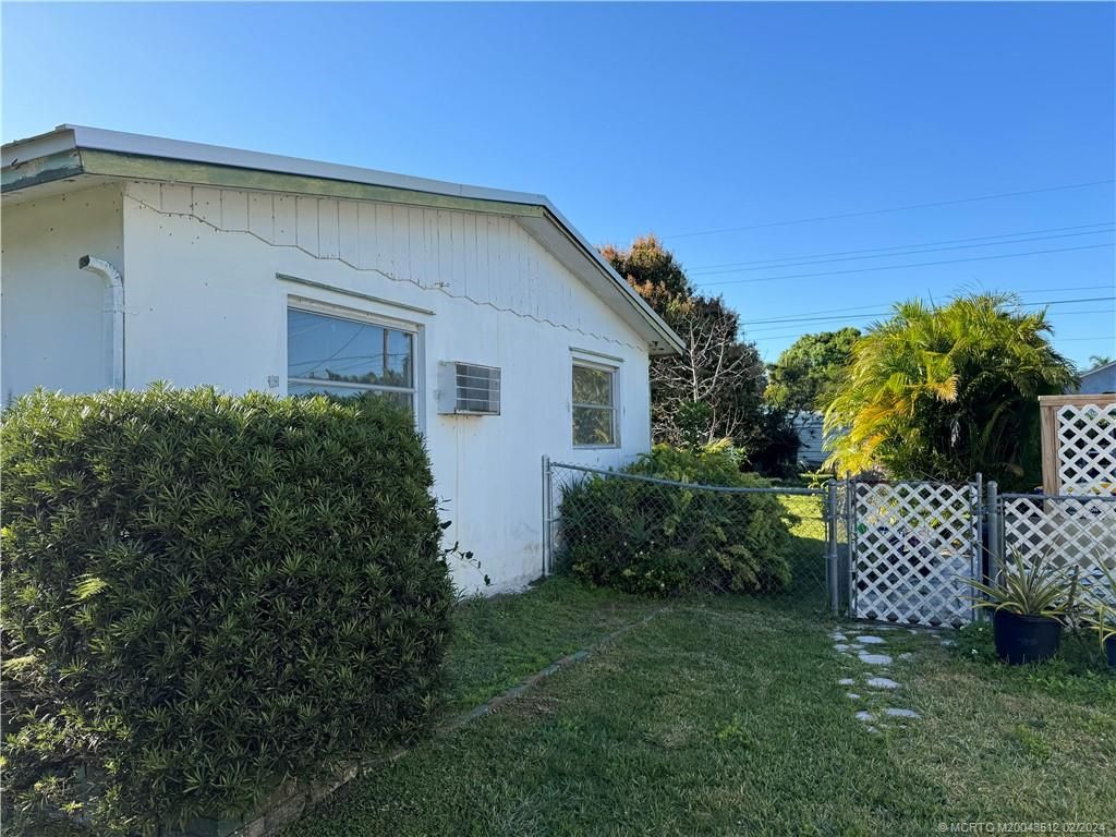 Photo of 3135 SE Mimosa Street, Stuart, FL 34997 (MLS # M20043512)