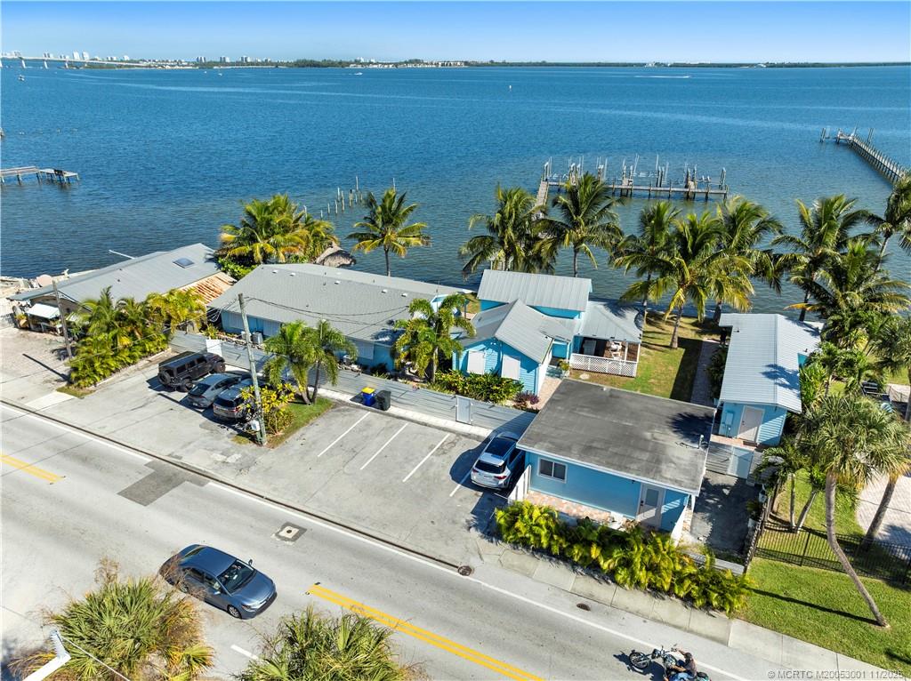 2725 NE Indian River Drive