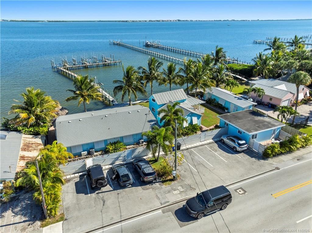 Photo of 2725 NE Indian River Drive, Jensen Beach, FL 34957 (MLS # M20053001)