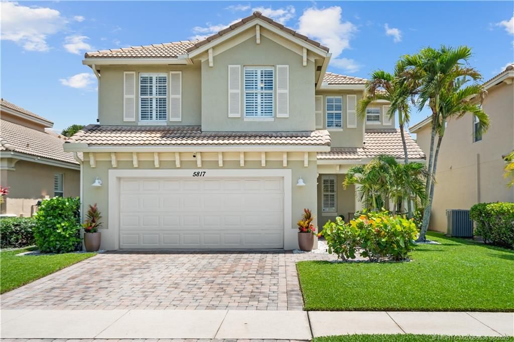 Photo of 5817 SE Crooked Oak Avenue, Hobe Sound, FL 33455 (MLS # M20055636)