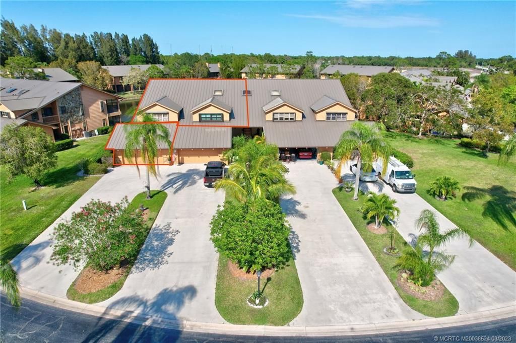 Photo of 164 SE Crestwood Circle #8-64, Stuart, FL 34997 (MLS # M20038524)