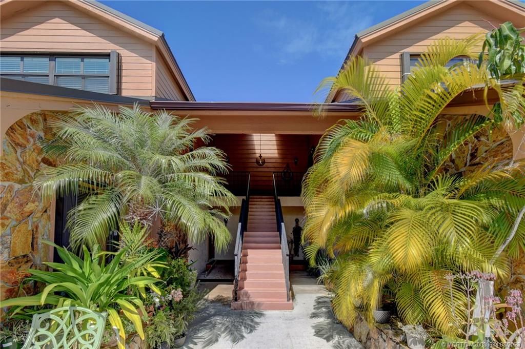 Photo of 164 SE Crestwood Circle #8-64, Stuart, FL 34997 (MLS # M20038524)