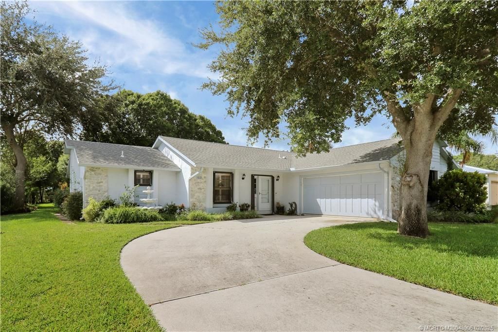 Photo of 1612 SE Grapeland Avenue, Port Saint Lucie, FL 34952 (MLS # M20048906)