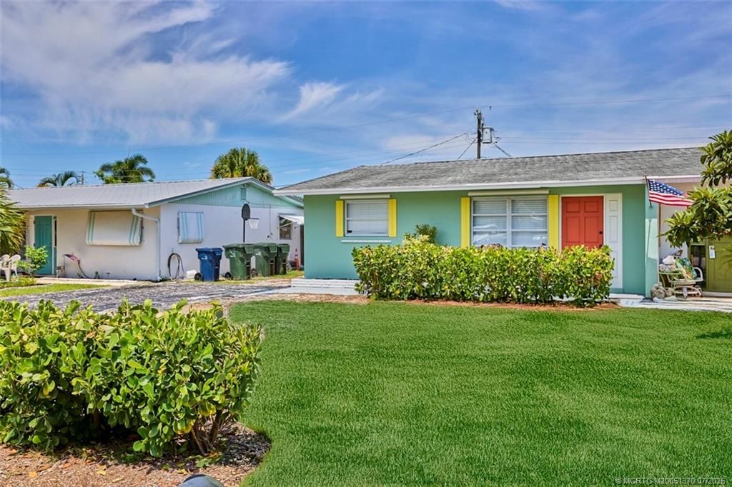 Photo of 417 SE Parkway Dr, Stuart, FL 34996 (MLS # M20051370)