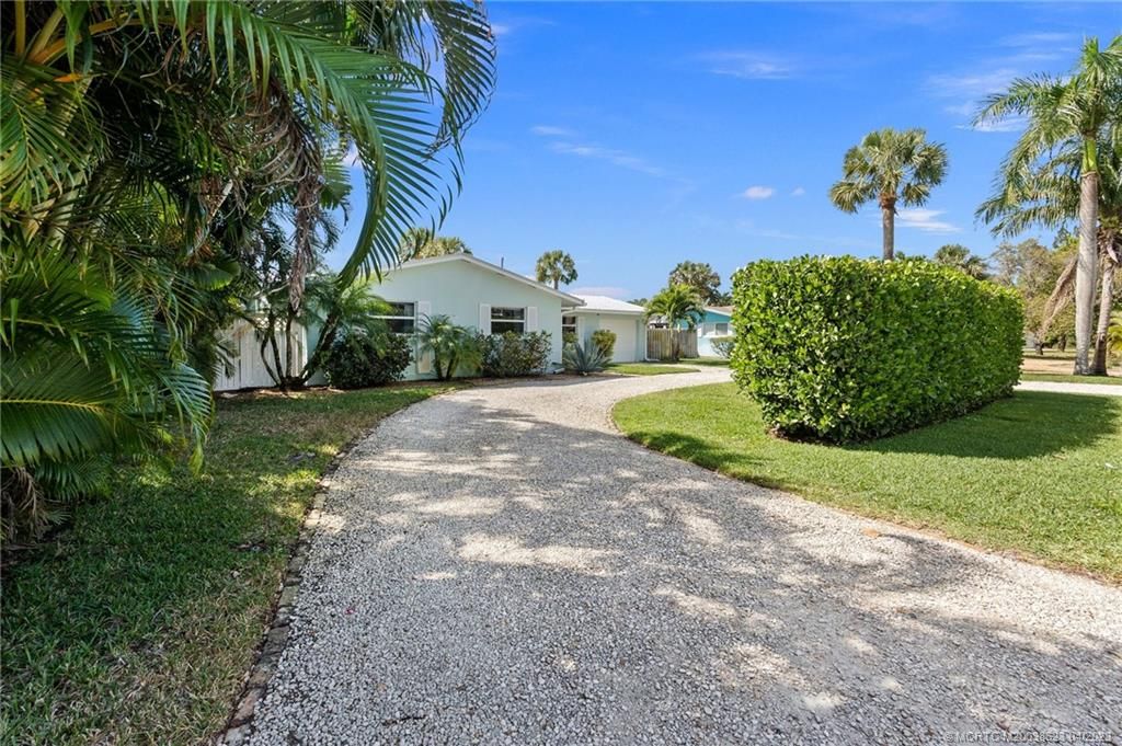 Photo of 206 SE Wentworth Drive, Stuart, FL 34996 (MLS # M20038623)