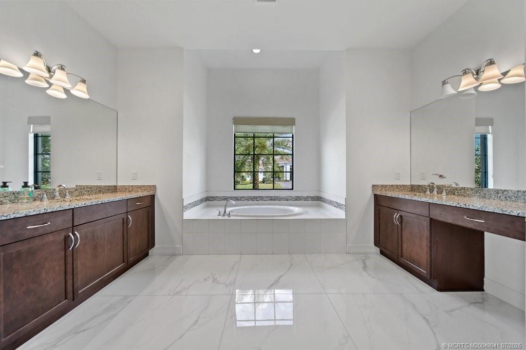 Palm City, Florida, 34990, United States, 5 Bedrooms Bedrooms, ,4 BathroomsBathrooms,Residential,Active,1929936