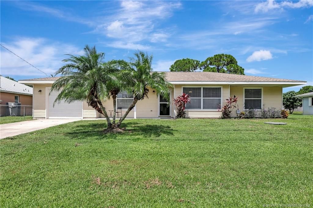 Photo of 2573 SE Mariposa Avenue, Port Saint Lucie, FL 34952 (MLS # M20046526)