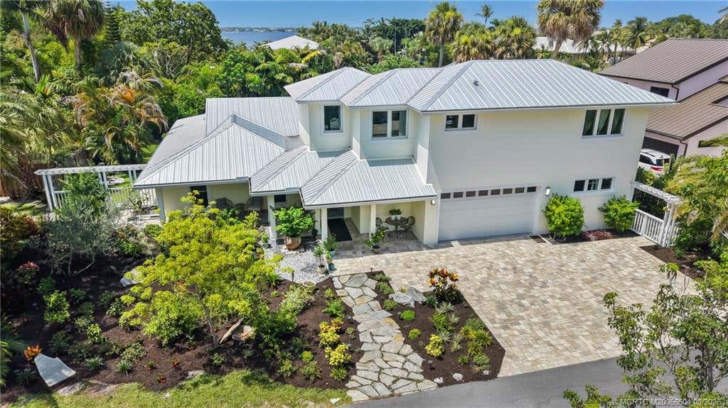 Photo of 1117 SE Osceola Street, Stuart, FL 34996 (MLS # M20056604)