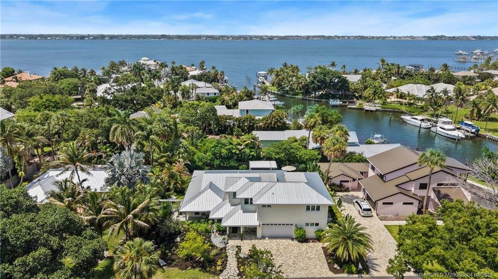 Photo of 1117 SE Osceola Street, Stuart, FL 34996 (MLS # M20056604)