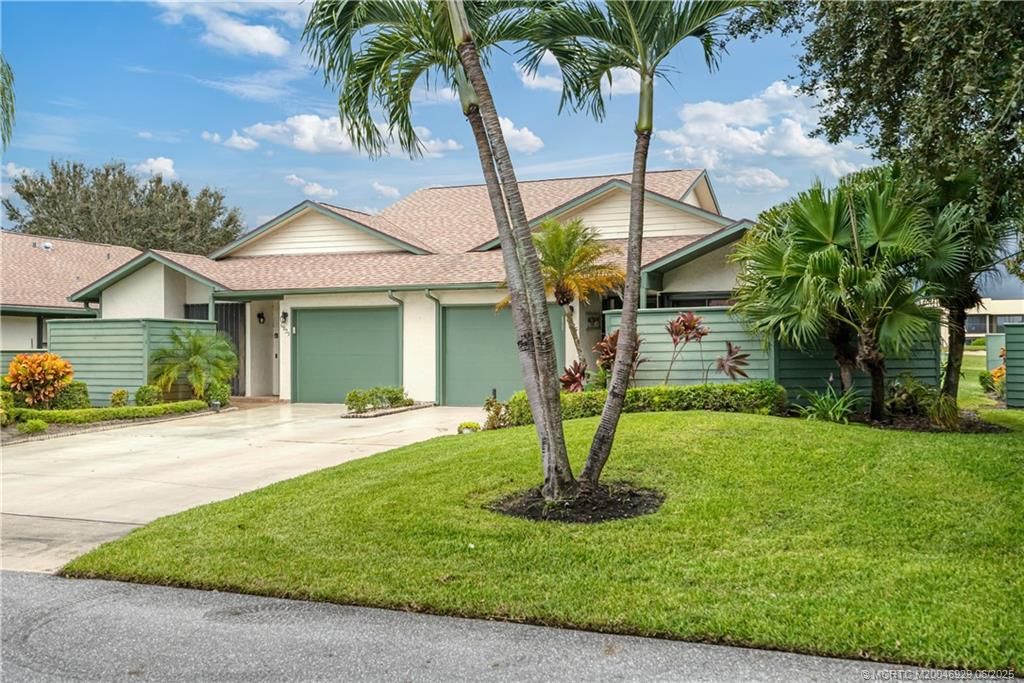 Photo of 6825 SE Bunker Hill Drive, Hobe Sound, FL 33455 (MLS # M20046929)