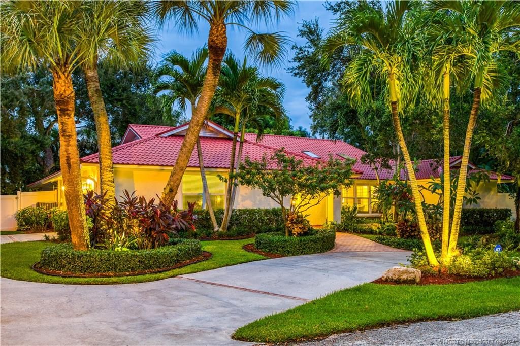 Photo of 6 Pineapple Lane, Stuart, FL 34996 (MLS # M20046687)