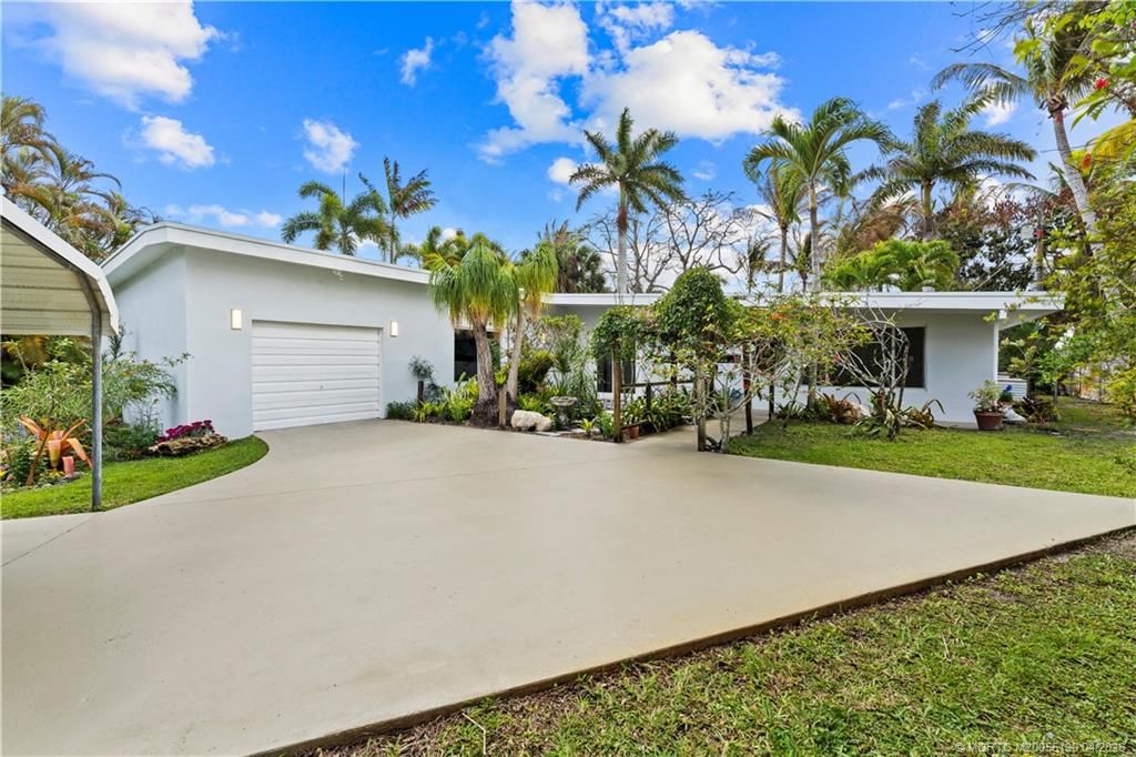 Photo of 505 SW North Carolina Drive, Stuart, FL 34994 (MLS # M20055130)