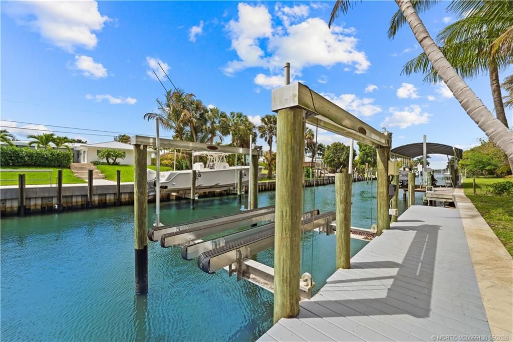 Photo of 505 SW North Carolina Drive, Stuart, FL 34994 (MLS # M20055130)