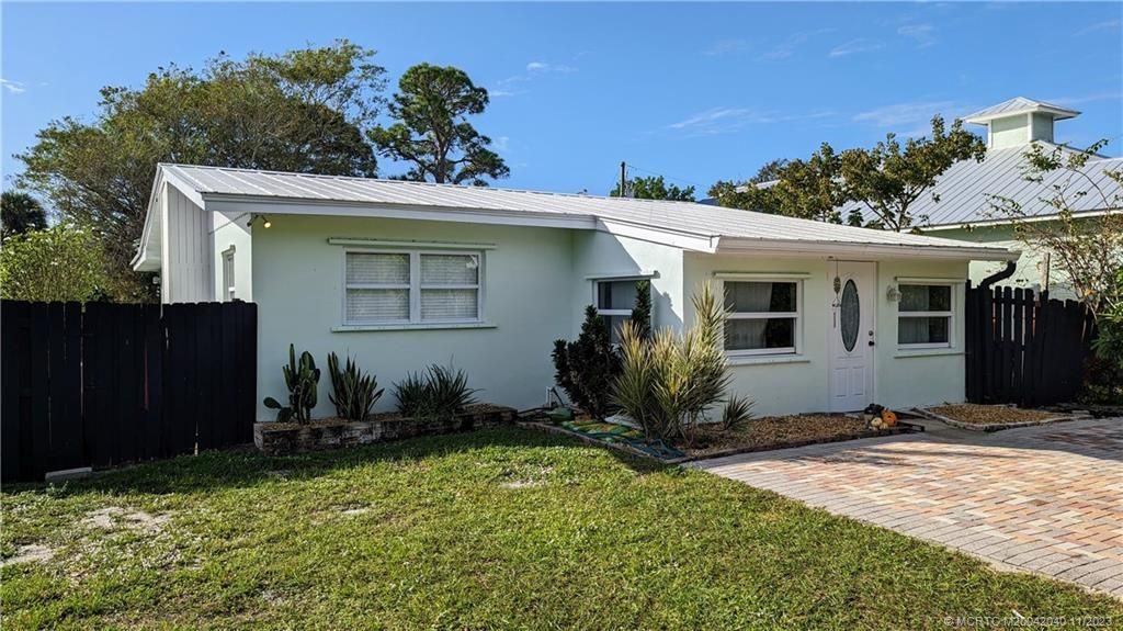 Photo of 932 SE 5th Street, Stuart, FL 34994 (MLS # M20042040)