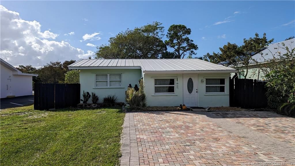 Photo of 932 SE 5th Street, Stuart, FL 34994 (MLS # M20042040)