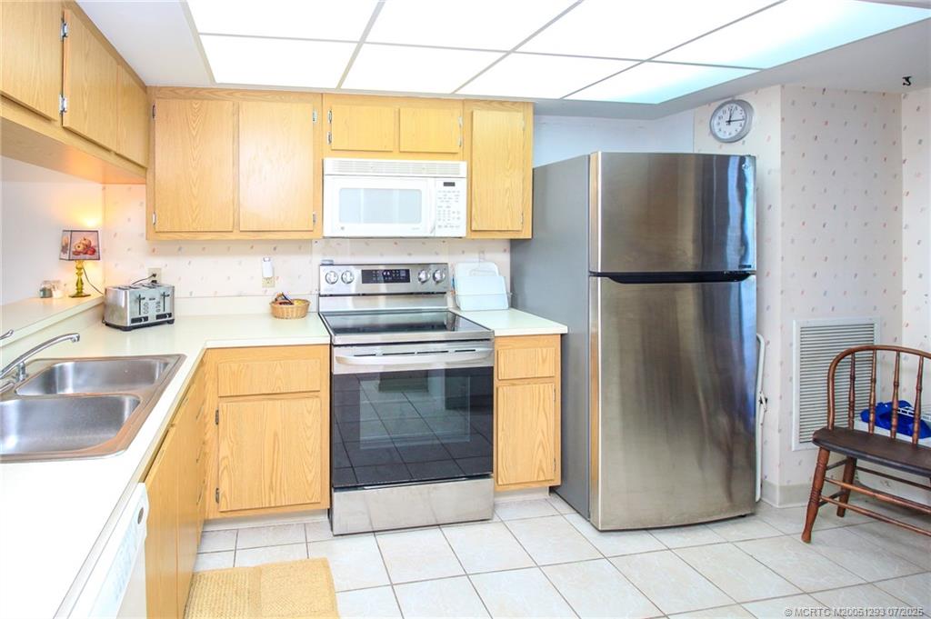 Stuart, Florida 34996, United States, 2 Bedrooms Bedrooms, ,2 BathroomsBathrooms,Residential,Active,164106