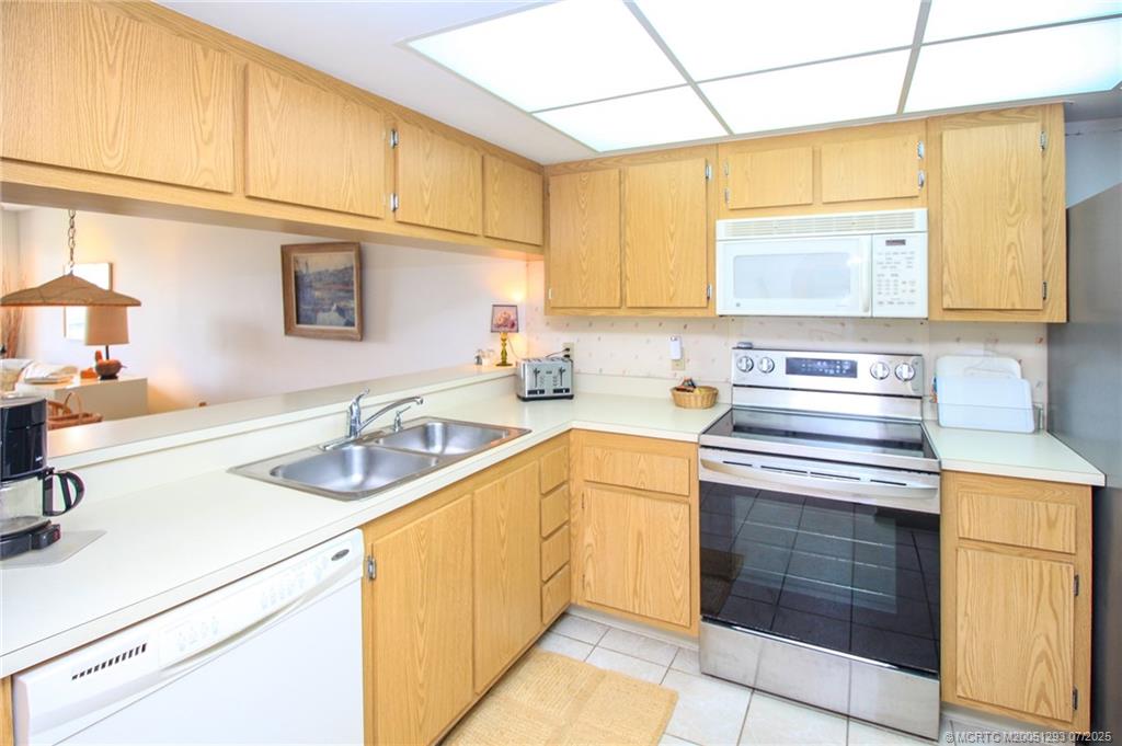 Stuart, Florida 34996, United States, 2 Bedrooms Bedrooms, ,2 BathroomsBathrooms,Residential,Active,164106