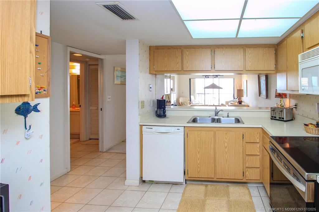 Stuart, Florida 34996, United States, 2 Bedrooms Bedrooms, ,2 BathroomsBathrooms,Residential,Active,164106