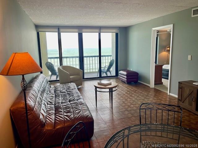 Jensen Beach, Florida 34957, United States, 2 Bedrooms Bedrooms, ,2 BathroomsBathrooms,Residential,Active,225740