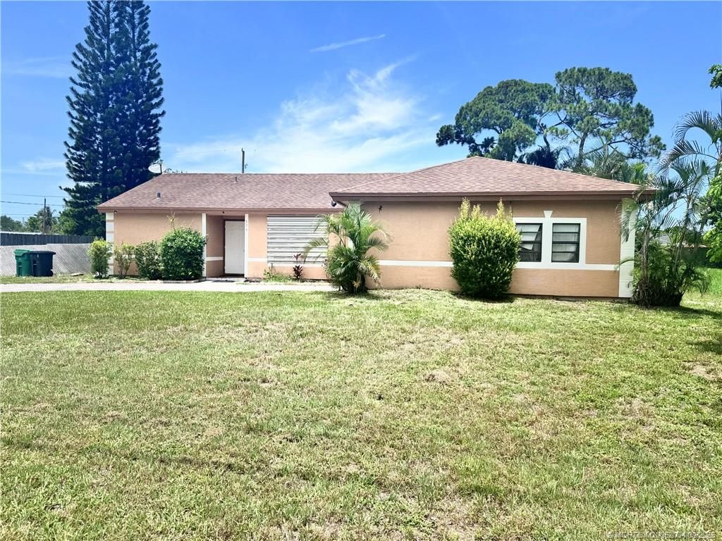 Photo of 175 SE Floresta Drive, Port Saint Lucie, FL 34983 (MLS # M20052034)