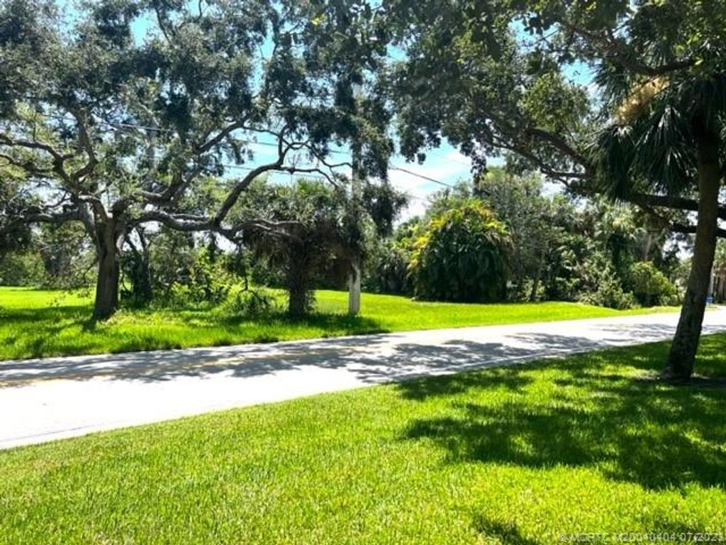 Photo of 140 N Sewalls Point Road, Sewalls Point, FL 34996 (MLS # M20040404)