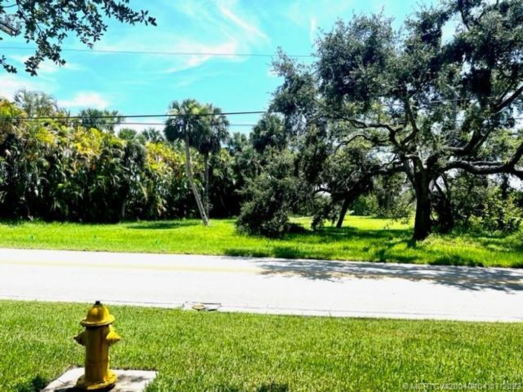 Photo of 140 N Sewalls Point Road, Sewalls Point, FL 34996 (MLS # M20040404)