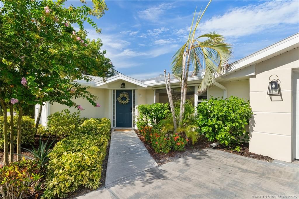 Photo of 1229 SW Dyer Point Road, Palm City, FL 34990 (MLS # M20052217)