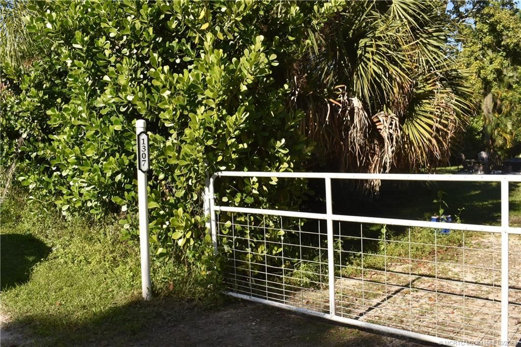 Photo of 1307 SE Salerno Road, Stuart, FL 34997 (MLS # M20041568)