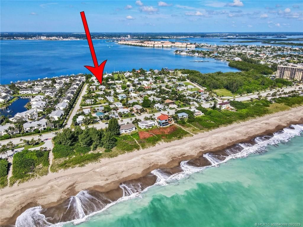 Photo of 1141 Granada Street, Fort Pierce, FL 34949 (MLS # M20040888)