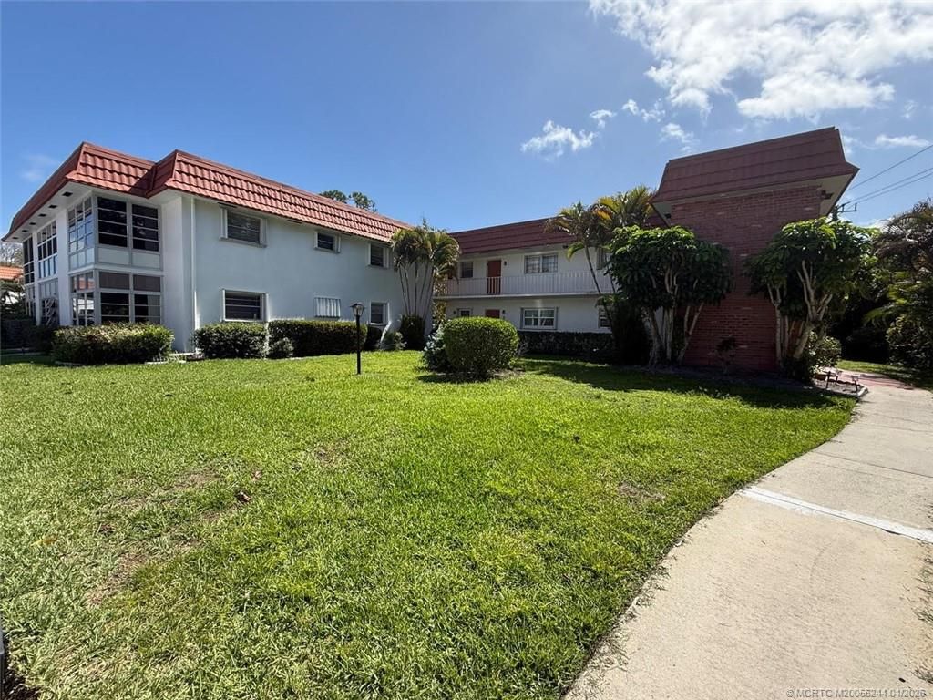 Photo of 2600 SE Ocean Boulevard #N8, Stuart, FL 34996 (MLS # M20055244)