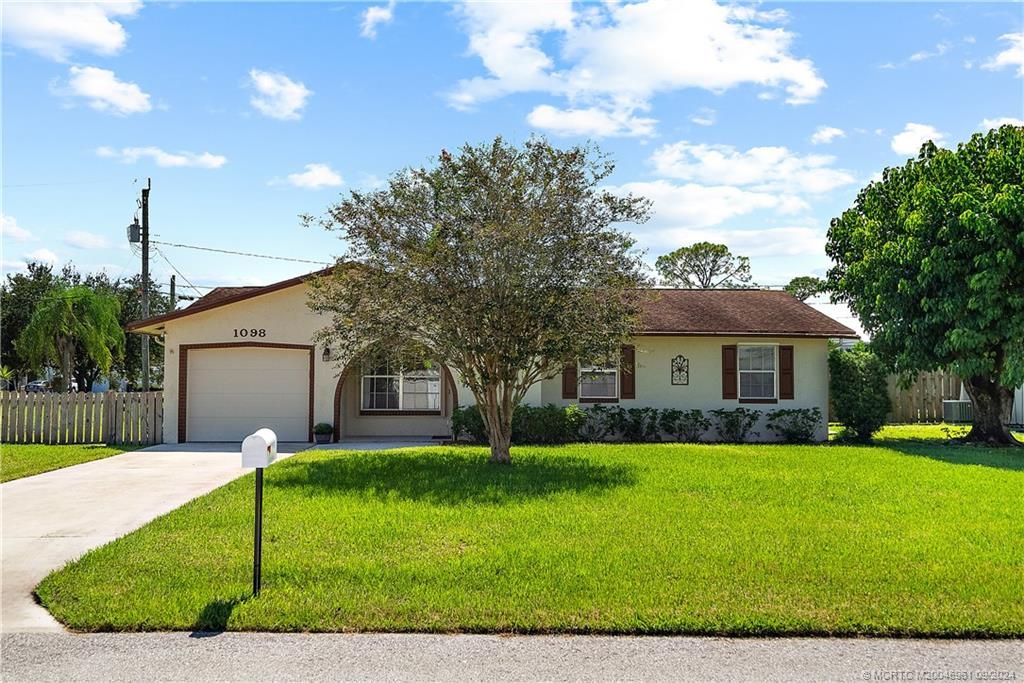 Photo of 1098 NW 13th Street, Stuart, FL 34994 (MLS # M20046961)