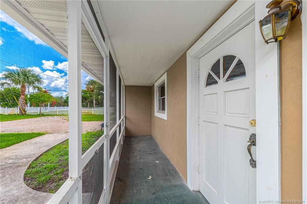 Photo of 925 SE Osceola Street, Stuart, FL 34994 (MLS # M20044363)