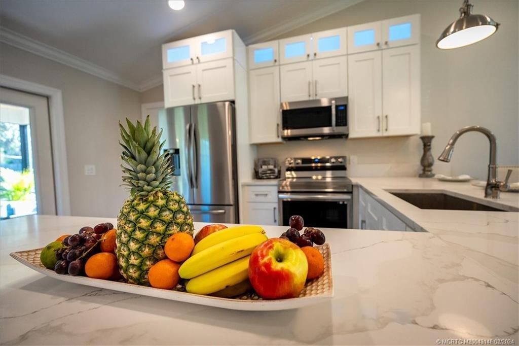 Photo of 925 SE Hibiscus Avenue, Stuart, FL 34996 (MLS # M20043148)