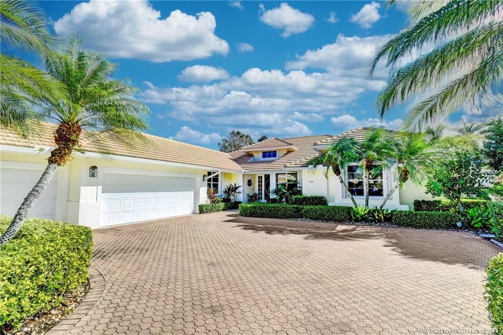 Photo of 1290 SE Brewster Place, Stuart, FL 34997 (MLS # M20042436)