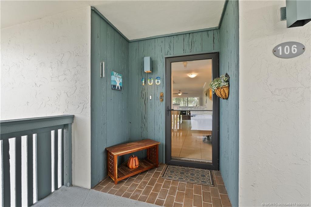 Stuart, Florida 34996, United States, 2 Bedrooms Bedrooms, ,2 BathroomsBathrooms,Residential,Pending,42915