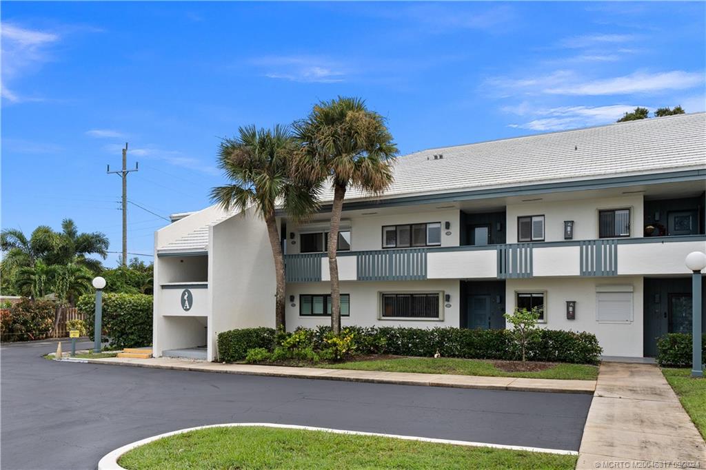 Stuart, Florida 34996, United States, 2 Bedrooms Bedrooms, ,2 BathroomsBathrooms,Residential,Pending,42915