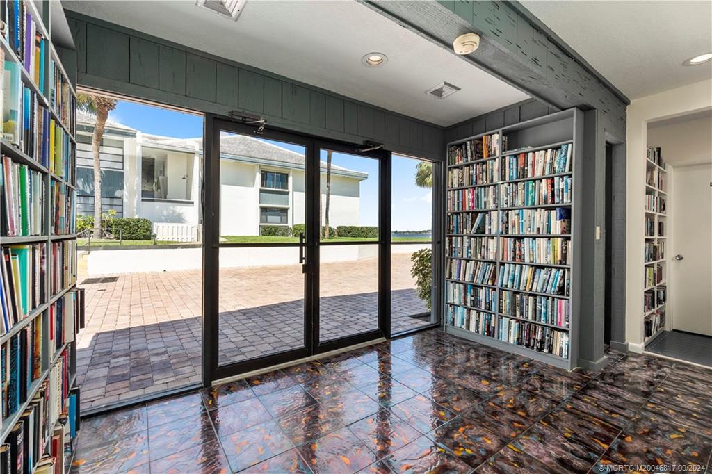 Stuart, Florida 34996, United States, 2 Bedrooms Bedrooms, ,2 BathroomsBathrooms,Residential,Pending,42915