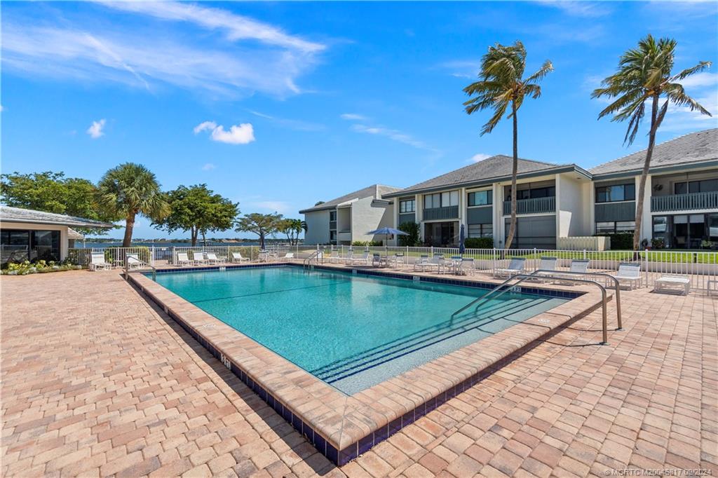 Stuart, Florida 34996, United States, 2 Bedrooms Bedrooms, ,2 BathroomsBathrooms,Residential,Pending,42915