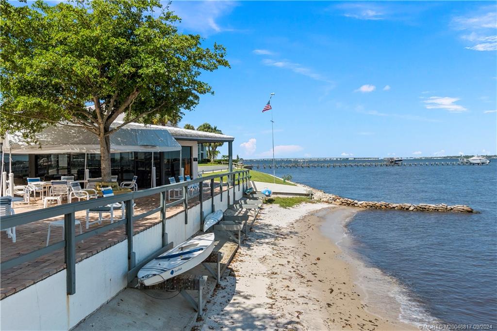 Stuart, Florida 34996, United States, 2 Bedrooms Bedrooms, ,2 BathroomsBathrooms,Residential,Pending,42915