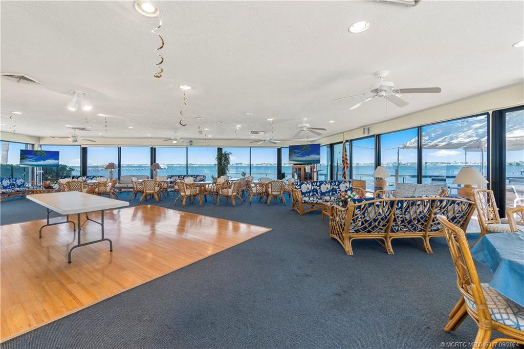 Stuart, Florida 34996, United States, 2 Bedrooms Bedrooms, ,2 BathroomsBathrooms,Residential,Pending,42915