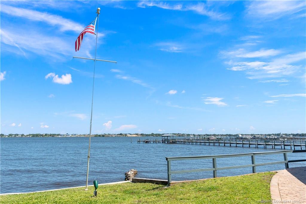 Stuart, Florida 34996, United States, 2 Bedrooms Bedrooms, ,2 BathroomsBathrooms,Residential,Pending,42915