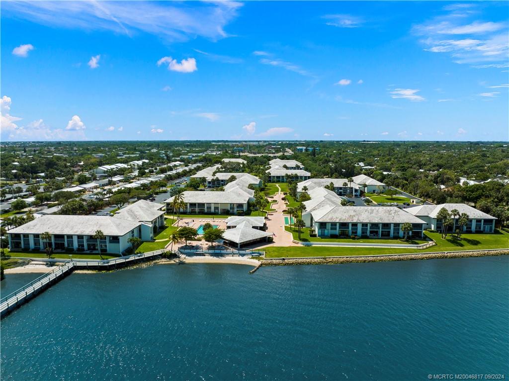 Stuart, Florida 34996, United States, 2 Bedrooms Bedrooms, ,2 BathroomsBathrooms,Residential,Pending,42915