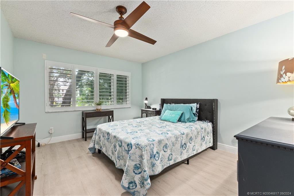 Stuart, Florida 34996, United States, 2 Bedrooms Bedrooms, ,2 BathroomsBathrooms,Residential,Pending,42915