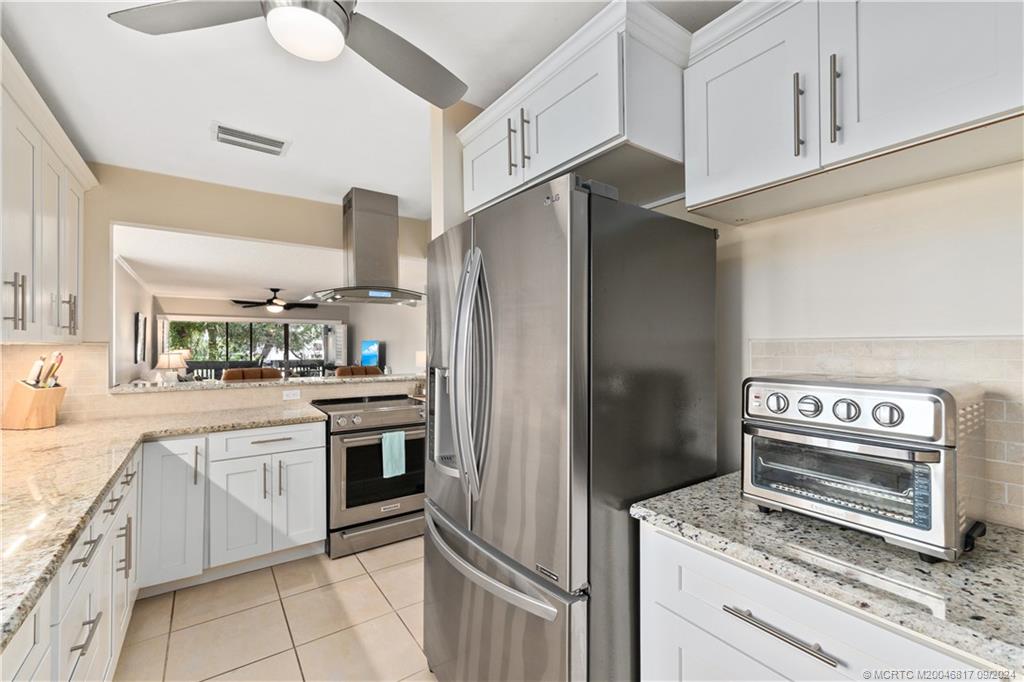 Stuart, Florida 34996, United States, 2 Bedrooms Bedrooms, ,2 BathroomsBathrooms,Residential,Pending,42915