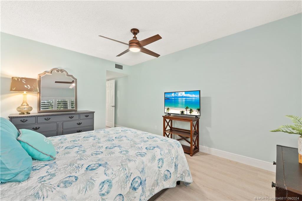 Stuart, Florida 34996, United States, 2 Bedrooms Bedrooms, ,2 BathroomsBathrooms,Residential,Pending,42915