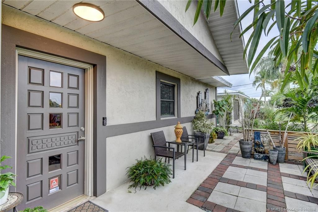 Photo of 662 SE Portage Avenue, Port Saint Lucie, FL 34984 (MLS # M20042619)