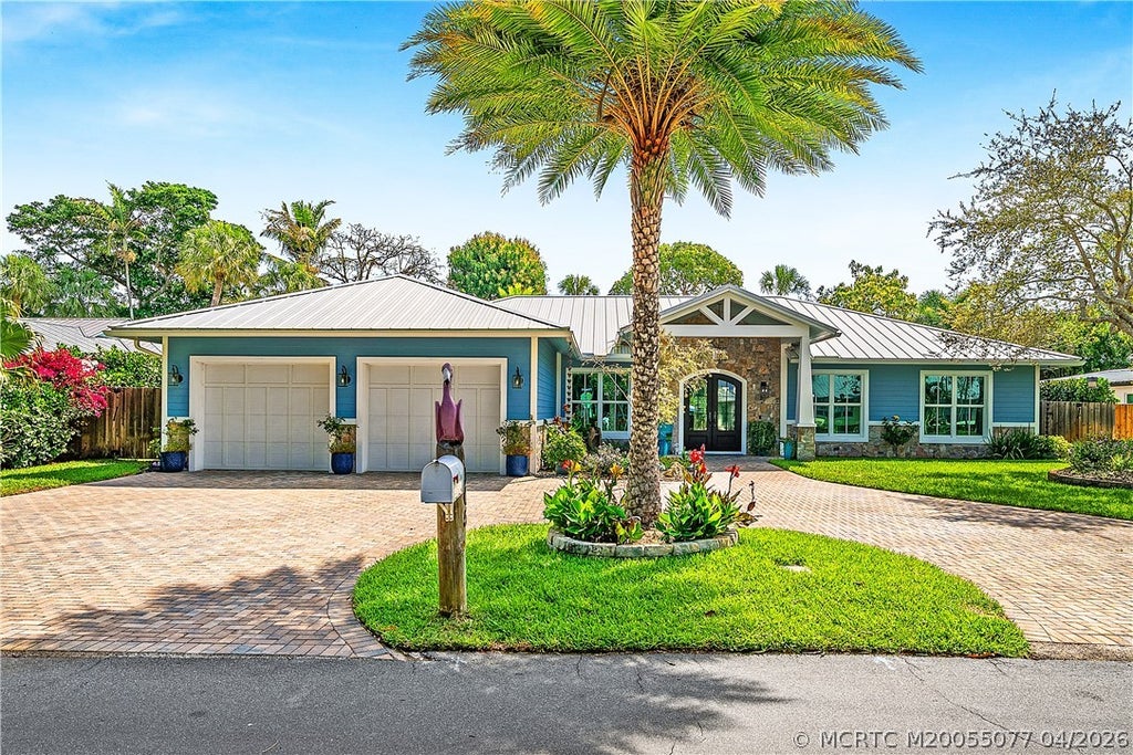 Photo of 305 SE Flamingo Avenue, Stuart, FL 34996 (MLS # M20055077)