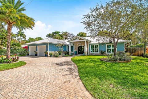 Photo of 305 SE Flamingo Avenue, Stuart, FL 34996 (MLS # M20055077)
