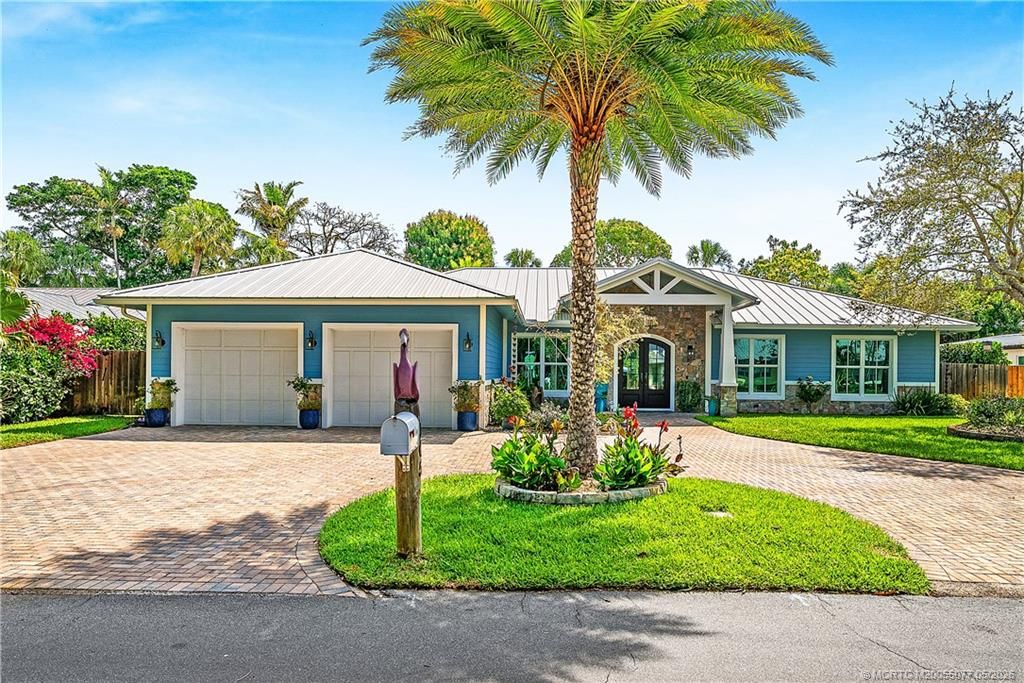 Photo of 305 SE Flamingo Avenue, Stuart, FL 34996 (MLS # M20055077)